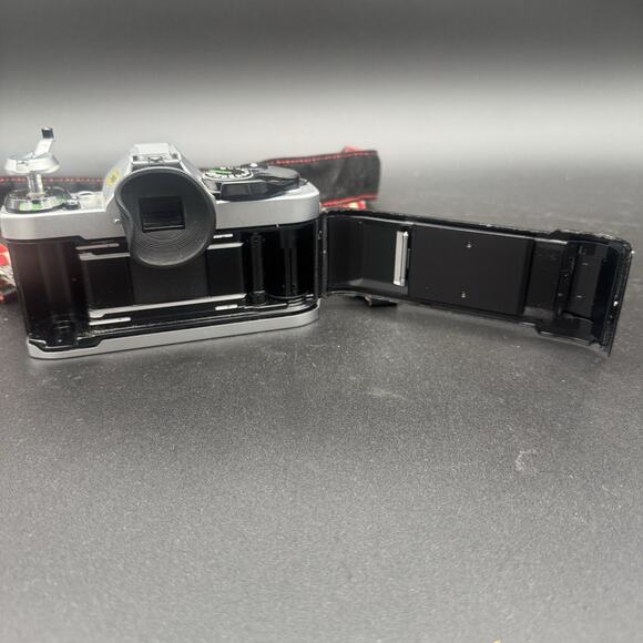 Canon AE-1 Program 35mm film SLR w/ Canon FD 50mm Lens & Accessories Untested - Picture 5 of 12